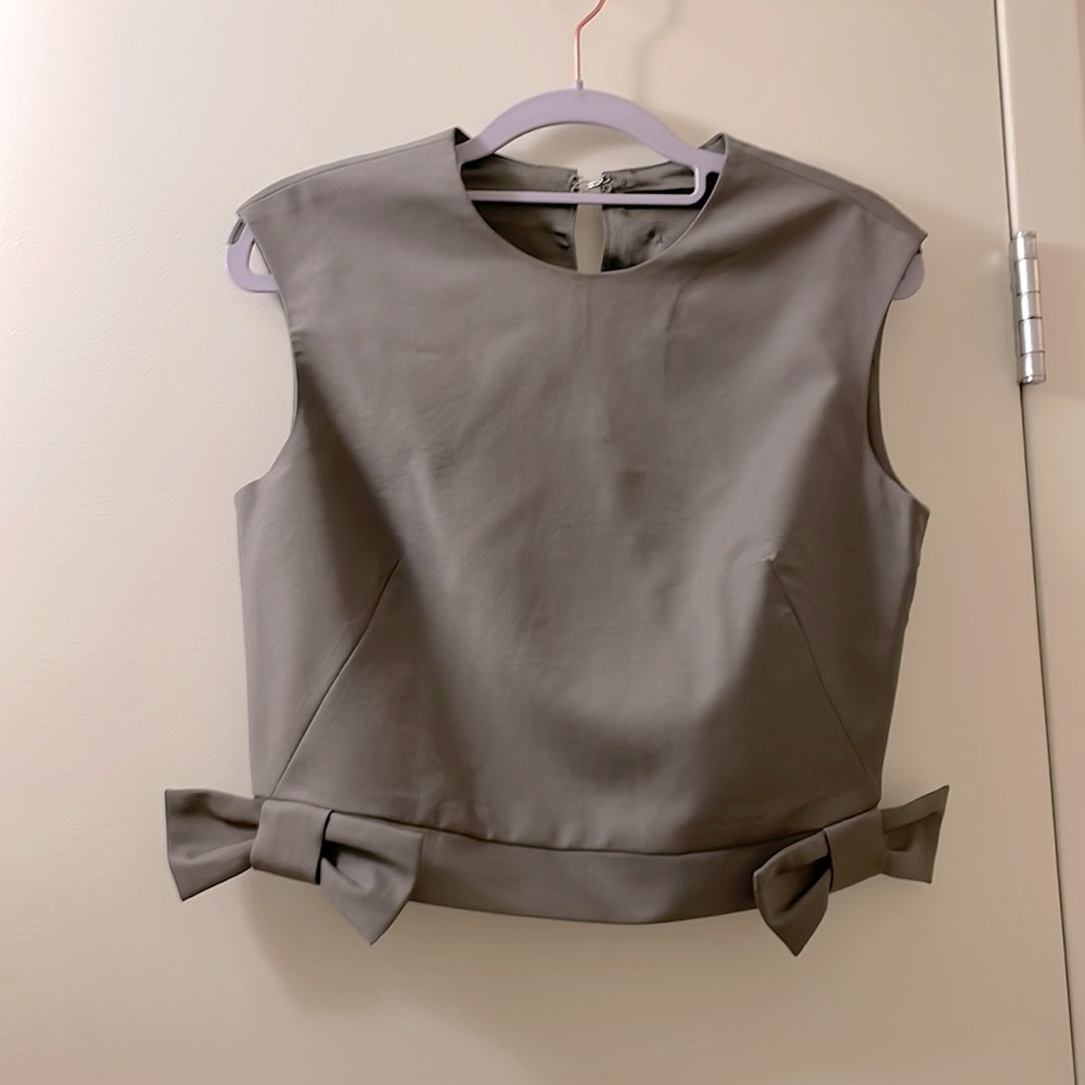 Luxurious women suit vest in classic grey by Pietro Filipi.